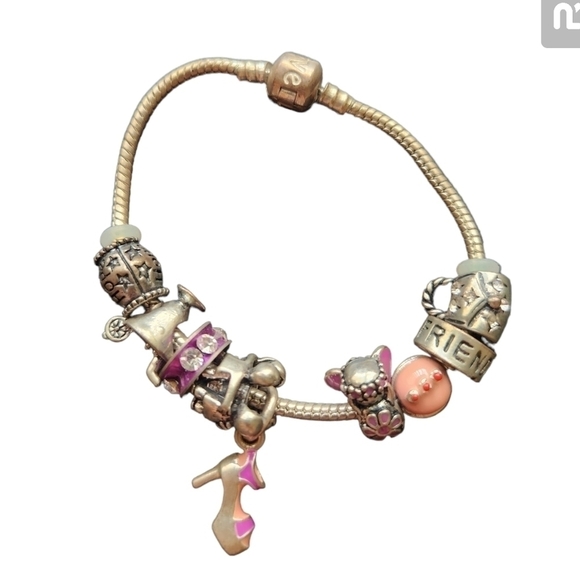 **BOGO** Friends Charm bracelet - Picture 1 of 3
